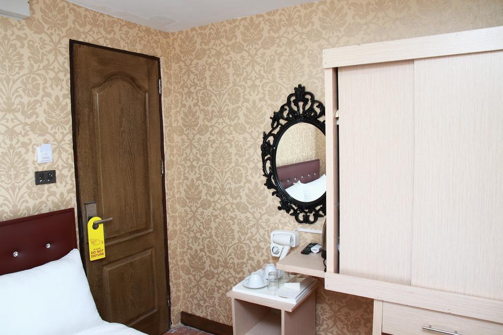 Harrys Suite Hotel بانكوك الغرفة الصورة