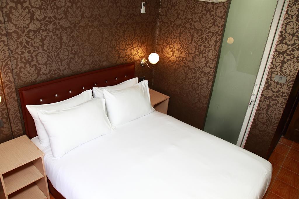 Harrys Suite Hotel بانكوك الغرفة الصورة